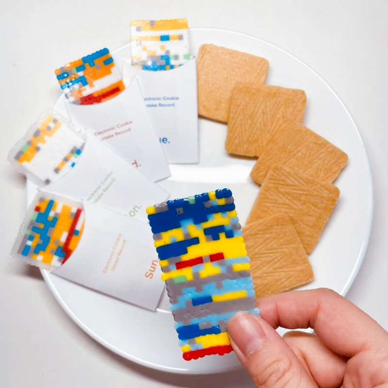 Electronic Cookie – Physical Display: Turning smartphone data into a cookie you can literally hold.